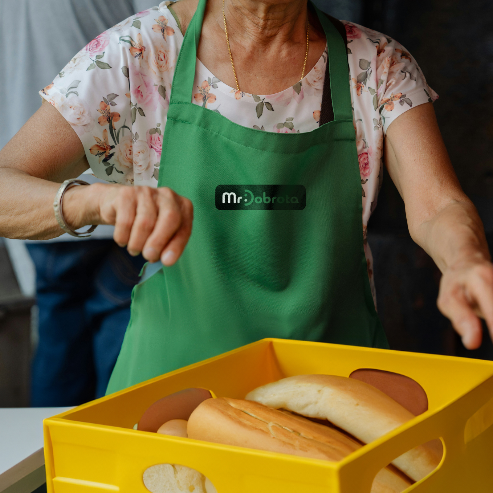 Ruka držící bagetu